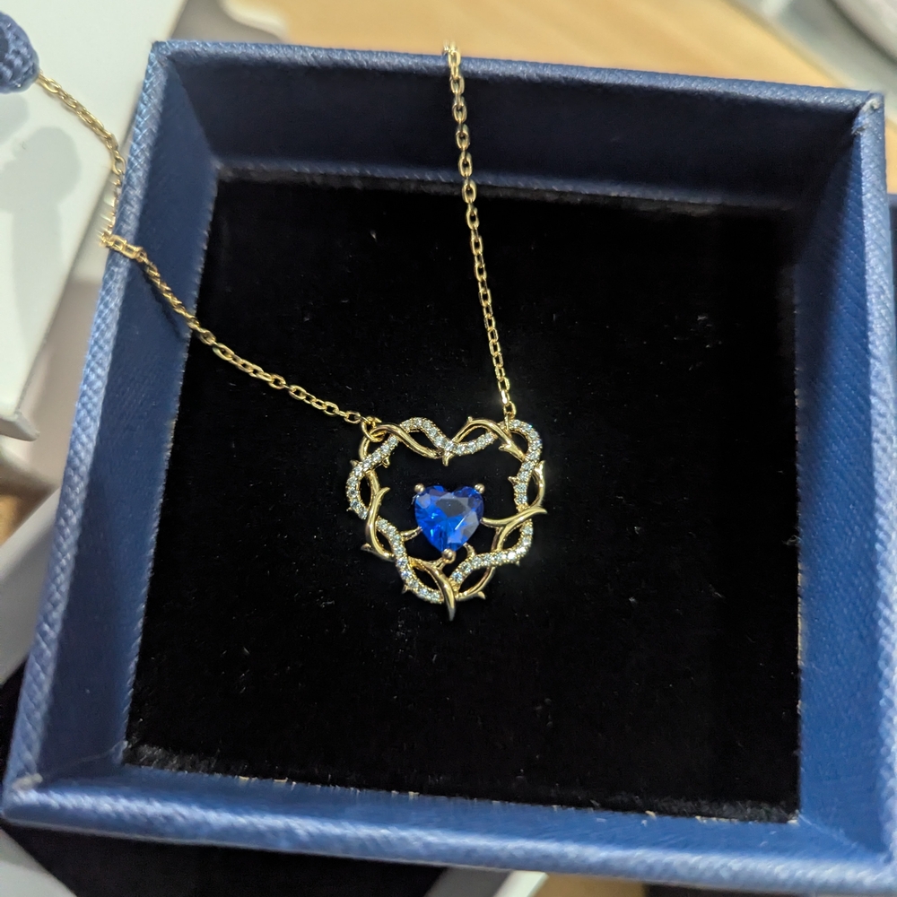 Elegant Blue Heart Pendant Necklace